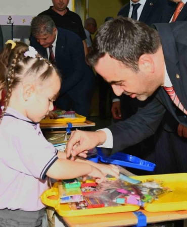 Miniklere kırtasiye desteği