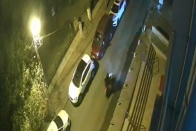 Motosikletli şahıs emlak ofisini kurşunladı; o anlar kameraya yansıdı