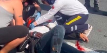 Motosikletten savrulan 2 kişi yaralandı