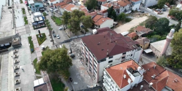 Mudanya’da 50 yıllık belediye binası yıkılıyor