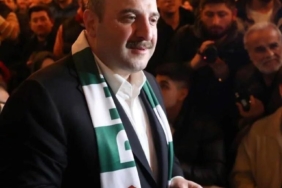 Mustafa Varank Bursaspor’un deplasman sponsoru oldu