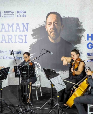Nâzım Hikmet şiirlerle anıldı