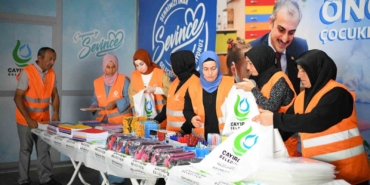 Öğrencilere kırtasiye seti hediyesi