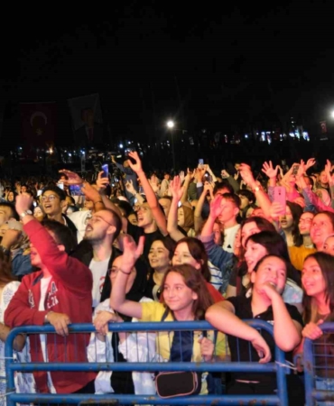Orhaneli Karagöz Festivali ve Kurtuluş şenlikleri coşkuyla kutlandı