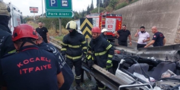 Otomobil bariyerlere ok gibi: 1 ölü, 2 yaralı