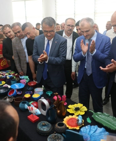 Özel bireylerin el emekleri sergilendi