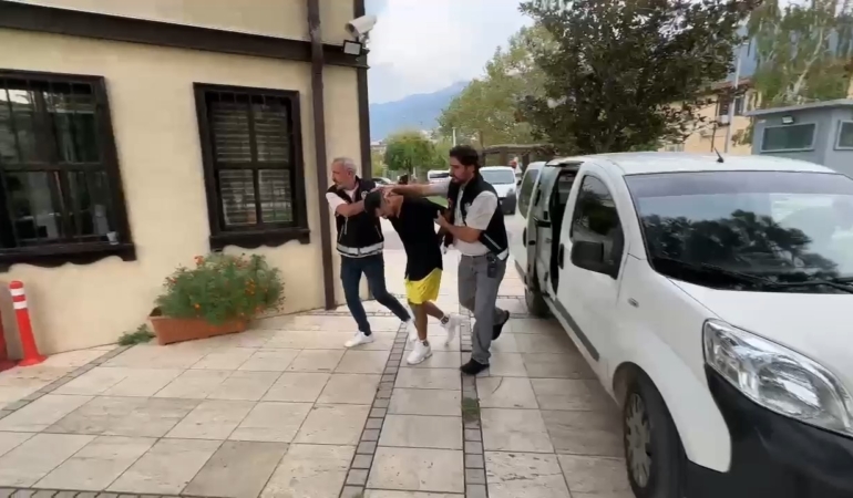 (Özel) Bursa’da suç makinesinden polislere: “Maymun çiçeğine yakalandım size de bulaşır”
