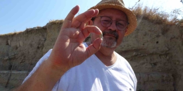 (ÖZEL) Maydos Antik Kenti’nde 4 bin yıllık silindir mühür bulundu