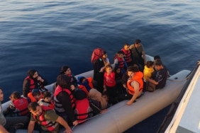 (Özel) Yunan unsurları çocukların da aralarında bulunduğu kaçak göçmenleri ölüme terk etti