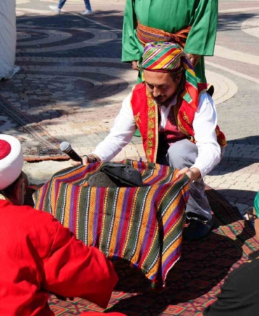 ’Pabucu dama atılmak’ deyimi buradan geliyor