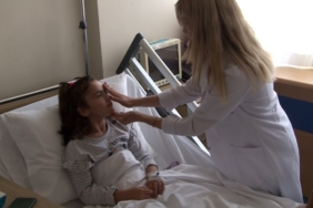 Pankartla Cumhurbaşkanı Erdoğan’a sesini duyuran Ada, dünyaya artık daha güzel bakacak