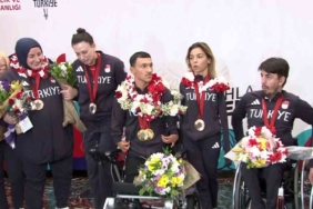 Paralimpik Oyunları’nda rekor kıran milli sporcular yurda döndü