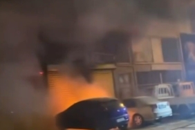 Park halindeki otomobil alevlere teslim oldu