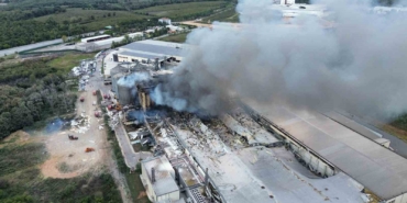 Patlamanın yaşandığı fabrika havadan görüntülendi
