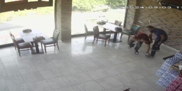 Pendik’te börekçide yaşanan kavganın başlama anlarına ait görüntüler ortaya çıktı