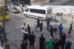 Pendik’te İETT otobüsünün çarptığı binanın sakinleri, yıkılan bina önünde eylem yaptı