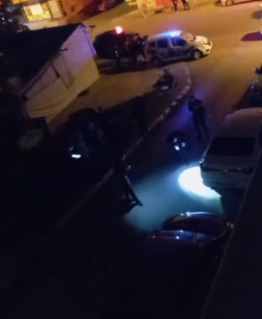 Pendik’te motosikletli bir şahıs park halindeki aracı kurşunlandı