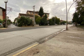 Pikap ile çarpışan motosikletlinin feci kaza anı kameraya yansıdı