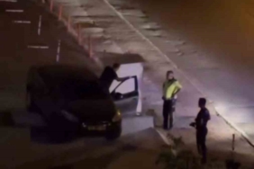 Pilot oldu ama, uçamayıp duvarda asılı kaldı