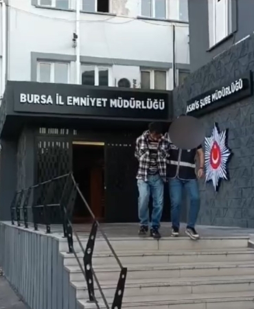 Polis tamirci kılığına girdi, 24 yıl hapisle aranan şüpheliyi yakaladı