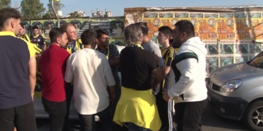 Protesto için toplanan Fenerbahçe taraftarının stada yürümesine polis engeli