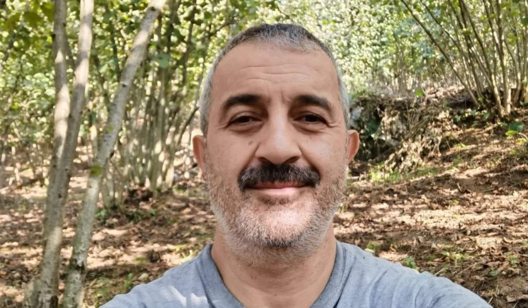 Römorktan üzerine fındık çuvalı düşen sürücü traktörden düşerek hayatını kaybetti