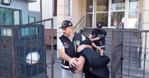 Sakarya’da 4 polisin yaralanmasına sebep olan şahıslar serbest kaldı