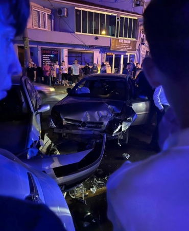 Sakarya’da iki otomobil çarpıştı: 4 yaralı