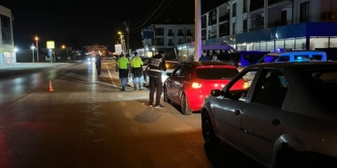 Sakarya’da polisten şok uygulama: 2 şahıs yakalandı, ruhsatsız 5 tabanca ele geçirildi