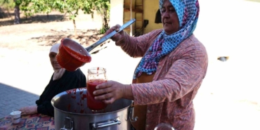 Salça makinesi domates üreticisinin yüzünü güldürdü