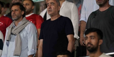 Samet Aybaba ve Brad Friedel, Ümit Milli Takım maçını tribünden takip ediyor