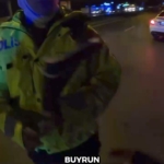 Şehit polis Şeyda Yılmaz için denetim yapan polislere çiçek verdi