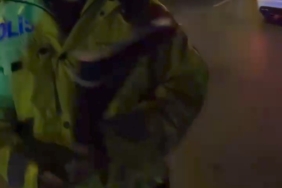 Şehit polis Şeyda Yılmaz için denetim yapan polislere çiçek verdi