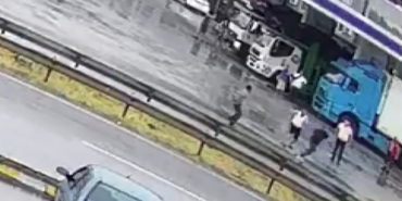 Sınır kapısında tır şoförleri arasında çıkan kavga kamerada