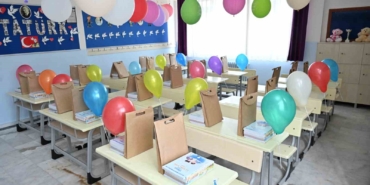 Şişli’de ilkokula yeni başlayan öğrencilere kırtasiye seti dağıtıldı