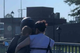 Şişli’de motosiklet üzerinde kucağında çocukla tehlikeli yolculuk kamerada