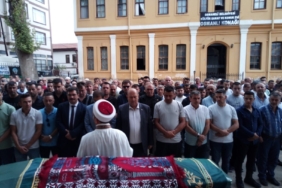 Sulama havuzuna düşen çocuk tedavi gördüğü hastanede yaşamını yitirdi