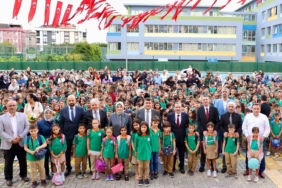 Sultanbeyli Belediyesi öğrencilere kırtasiye seti dağıttı