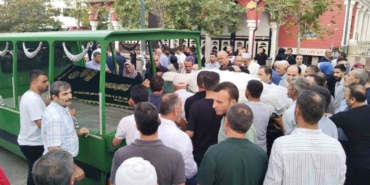 Sultanbeyli’de 1 TL indirim için öldürülen baba ve kız son yolculuğuna uğurlandı