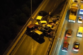 Sultanbeyli’de 15 araçlı zincirleme kaza: 5 yaralı