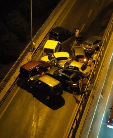 Sultanbeyli’de 15 araçlı zincirleme kaza: 5 yaralı