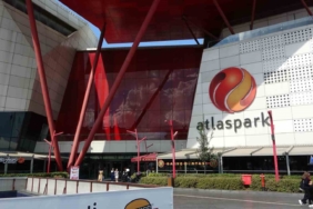 Sultanbeyli’de Atlaspark AVM’de bir kişi 3’üncü kattan zemine düştü