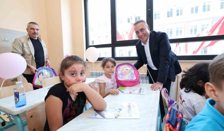 Sultangazi Belediyesi’nden 15 bin öğrenciye eğitim desteği