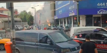 Sultangazi’de bina girişinde patlayan elektrik panosu paniğe neden oldu