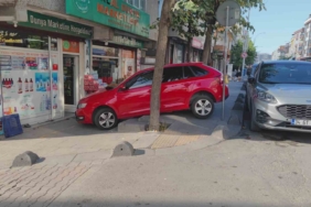 Sultangazi’de faciadan dönüldü: Fren yerine gaza basan sürücü marketin önüne düştü