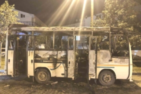 Sürücü kursu minibüsü alev topuna döndü