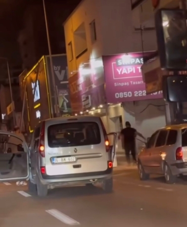 Sürücüler arası kavga kamerada