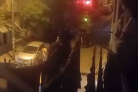 Taksi parasını ödemedi, taksiciler kapısına dayandı