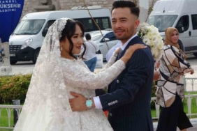 Taksim’de objektiflere gülümseyen Faslı gelin ve damat büyük ilgi gördü