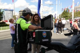 Taksim’de yaya yolunu işgal eden motosiklet sürücülerine ceza yağdı